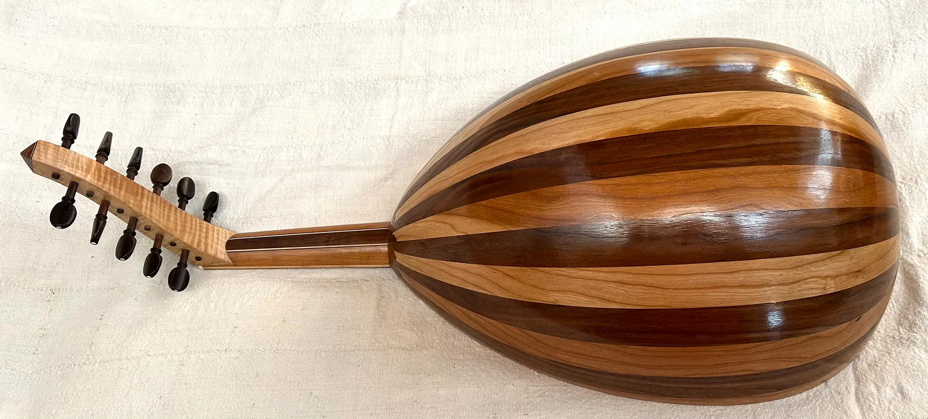 Backside View of Oud Oud backside wood design